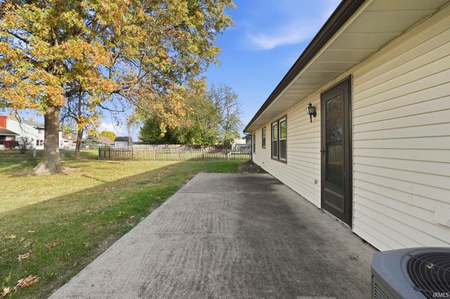 8513 Maple Bluff Court, New Haven, IN 46774