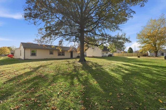 8513 Maple Bluff Court, New Haven, IN 46774