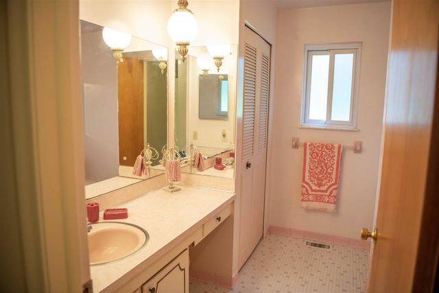 1282 Yorktown Drive, Flint, MI 48532