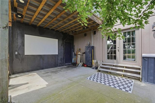 813 SW WOODLAND Drive, Grain Valley, MO 64029