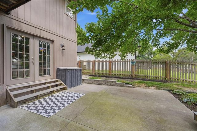 813 SW WOODLAND Drive, Grain Valley, MO 64029