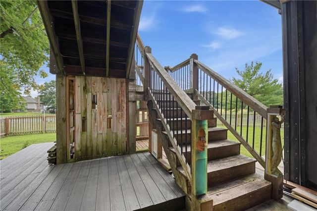 813 SW WOODLAND Drive, Grain Valley, MO 64029