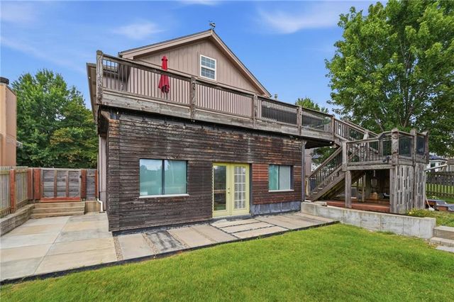 813 SW WOODLAND Drive, Grain Valley, MO 64029