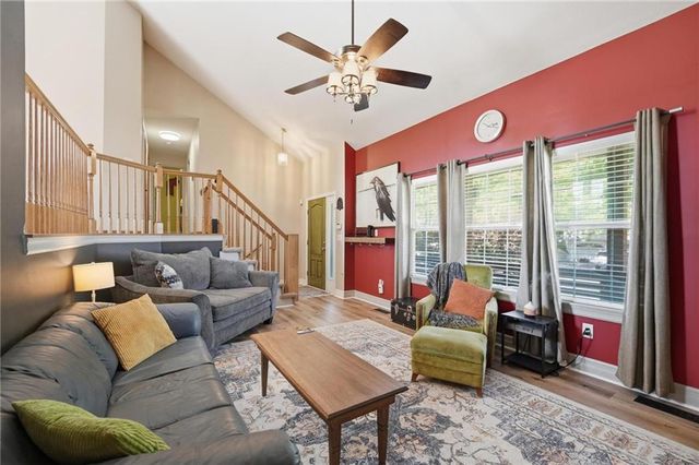 813 SW WOODLAND Drive, Grain Valley, MO 64029