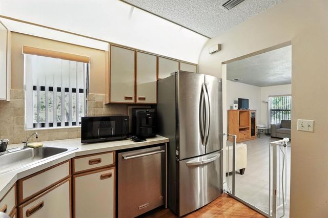 2881 Carambola Circle S 2072, Coconut Creek, FL 33066