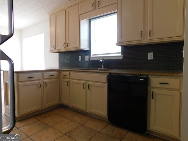 2783 Mill Lake Way, Morrow, GA 30260