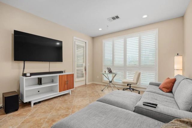 3887 Pell Place 131, San Diego, CA 92130