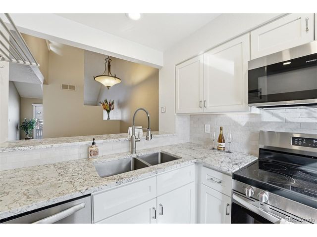 9018 Bear Mountain Dr, Highlands Ranch, CO 80126