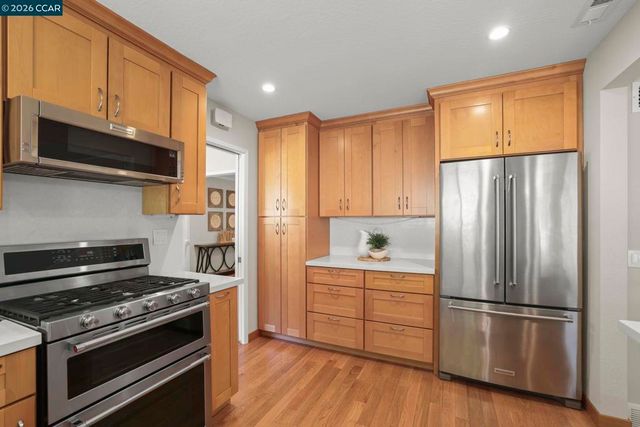 5412 Degnan Dr, Martinez, CA 94553