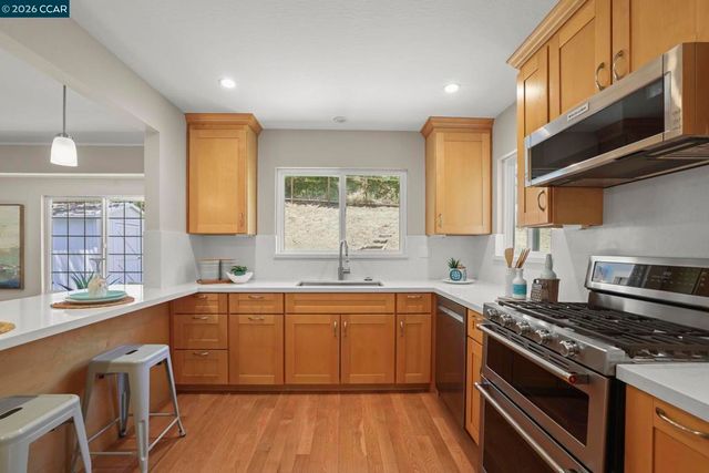 5412 Degnan Dr, Martinez, CA 94553
