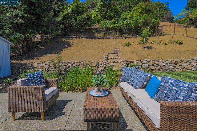 5412 Degnan Dr, Martinez, CA 94553