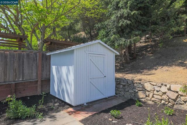 5412 Degnan Dr, Martinez, CA 94553