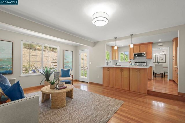 5412 Degnan Dr, Martinez, CA 94553