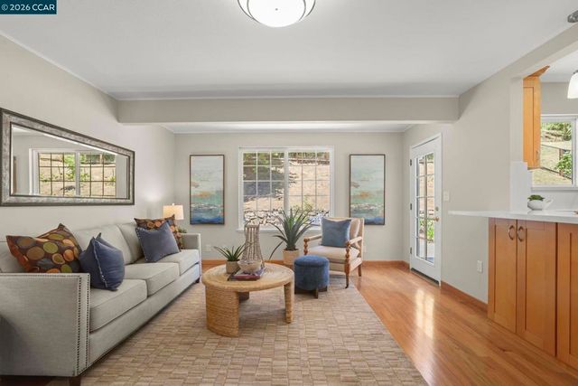 5412 Degnan Dr, Martinez, CA 94553