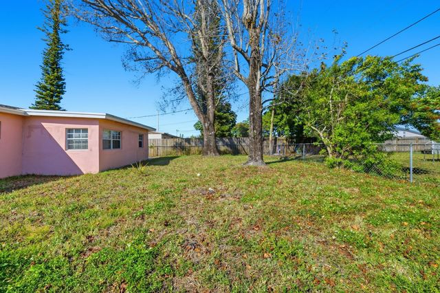 1520 SW 68th Way, North Lauderdale, FL 33068