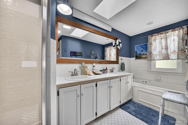 1404 Harvard Road, East Lansing, MI 48823