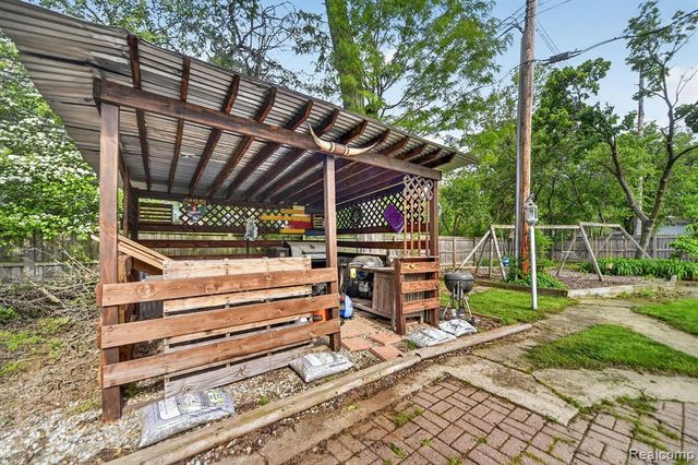 1404 Harvard Road, East Lansing, MI 48823