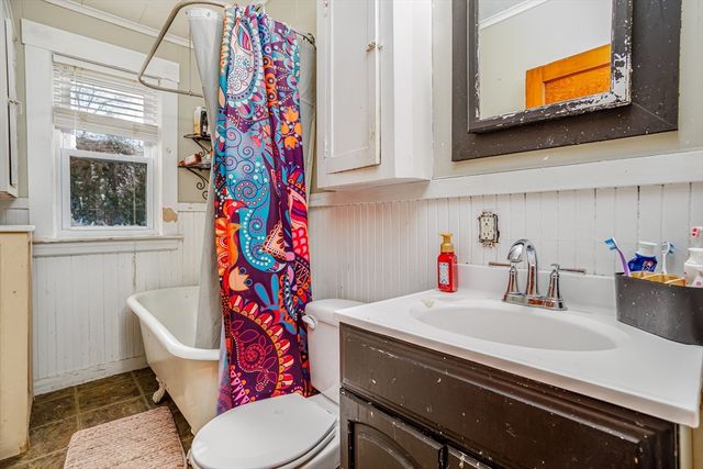 77 Lovewell St, Gardner, MA 01440