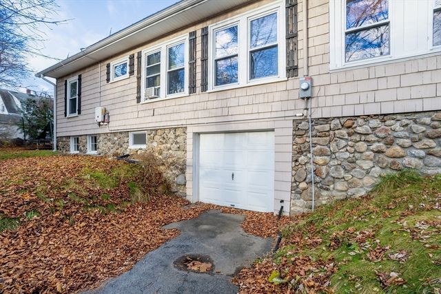 77 Lovewell St, Gardner, MA 01440