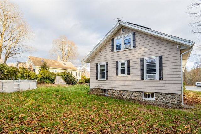 77 Lovewell St, Gardner, MA 01440