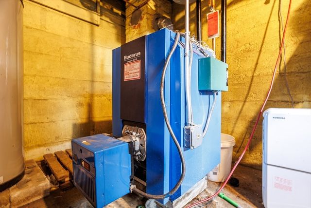 77 Lovewell St, Gardner, MA 01440