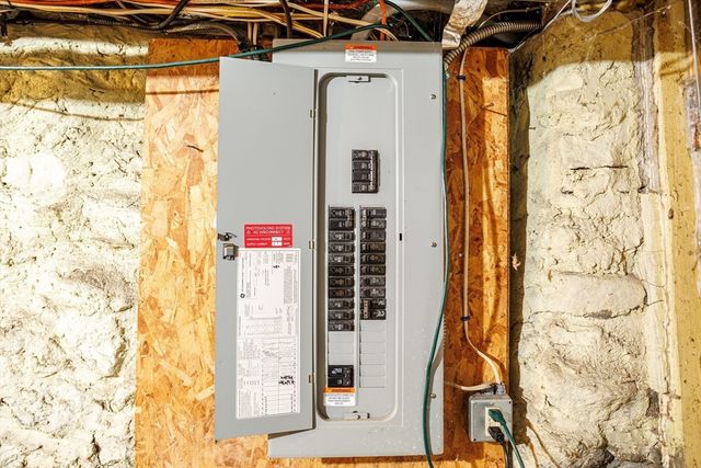 77 Lovewell St, Gardner, MA 01440