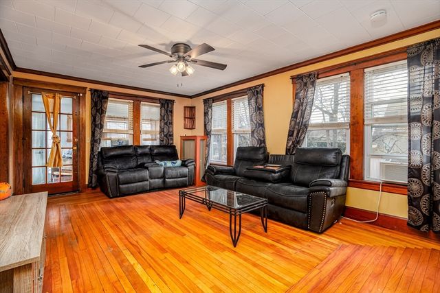 77 Lovewell St, Gardner, MA 01440