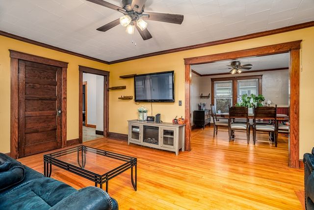 77 Lovewell St, Gardner, MA 01440