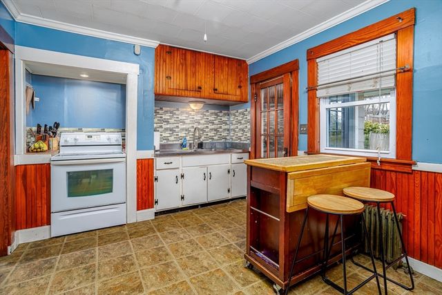 77 Lovewell St, Gardner, MA 01440