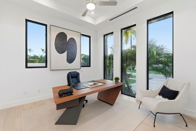 1050 NE 3rd Avenue, Boca Raton, FL 33432