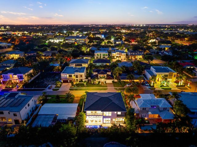 1050 NE 3rd Avenue, Boca Raton, FL 33432