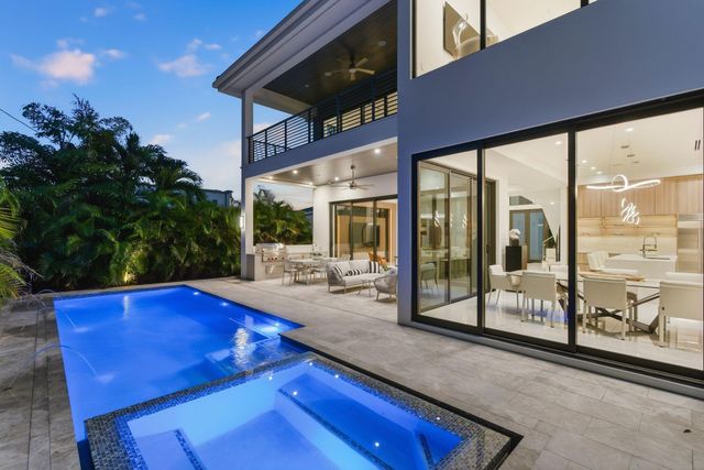 1050 NE 3rd Avenue, Boca Raton, FL 33432