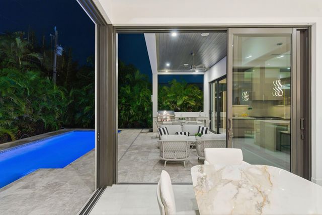 1050 NE 3rd Avenue, Boca Raton, FL 33432