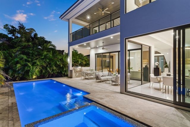 1050 NE 3rd Avenue, Boca Raton, FL 33432