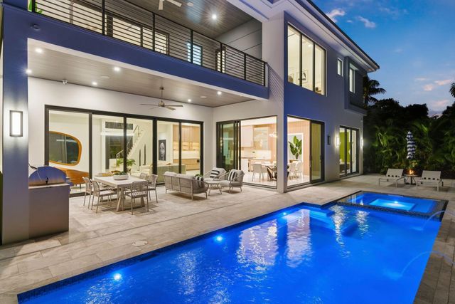 1050 NE 3rd Avenue, Boca Raton, FL 33432