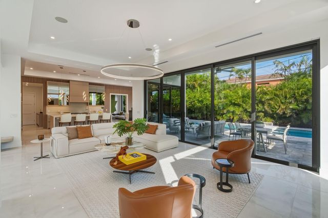 1050 NE 3rd Avenue, Boca Raton, FL 33432