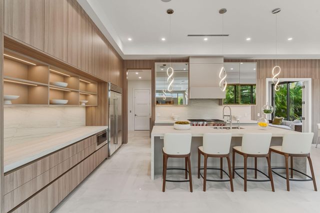 1050 NE 3rd Avenue, Boca Raton, FL 33432