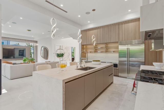 1050 NE 3rd Avenue, Boca Raton, FL 33432