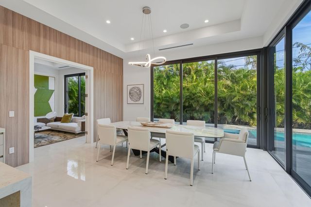 1050 NE 3rd Avenue, Boca Raton, FL 33432