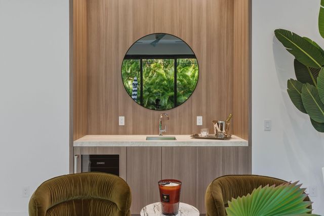 1050 NE 3rd Avenue, Boca Raton, FL 33432