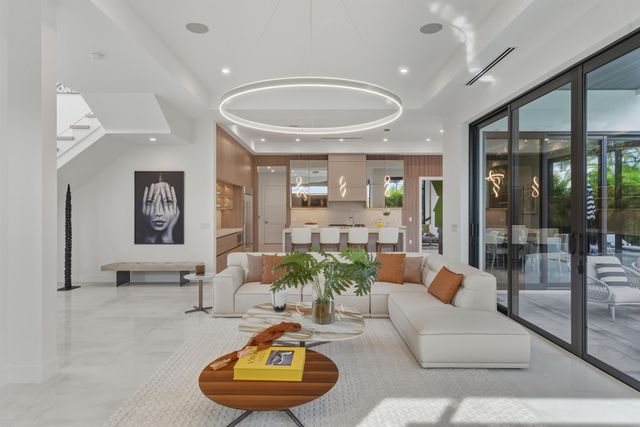 1050 NE 3rd Avenue, Boca Raton, FL 33432