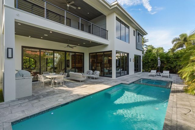 1050 NE 3rd Avenue, Boca Raton, FL 33432