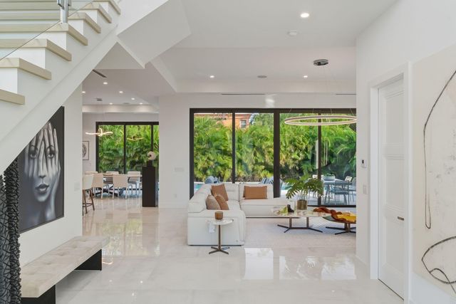 1050 NE 3rd Avenue, Boca Raton, FL 33432