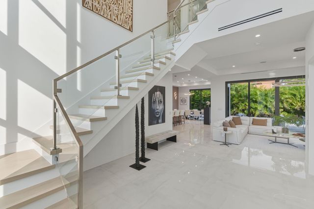 1050 NE 3rd Avenue, Boca Raton, FL 33432