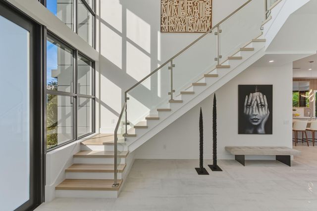 1050 NE 3rd Avenue, Boca Raton, FL 33432