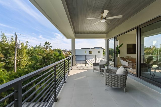 1050 NE 3rd Avenue, Boca Raton, FL 33432