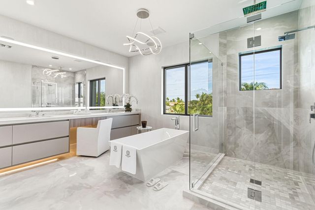 1050 NE 3rd Avenue, Boca Raton, FL 33432