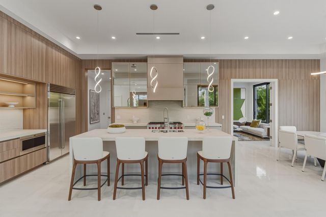 1050 NE 3rd Avenue, Boca Raton, FL 33432