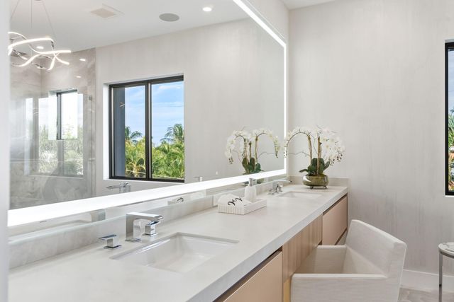 1050 NE 3rd Avenue, Boca Raton, FL 33432