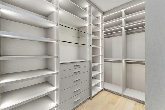 1050 NE 3rd Avenue, Boca Raton, FL 33432